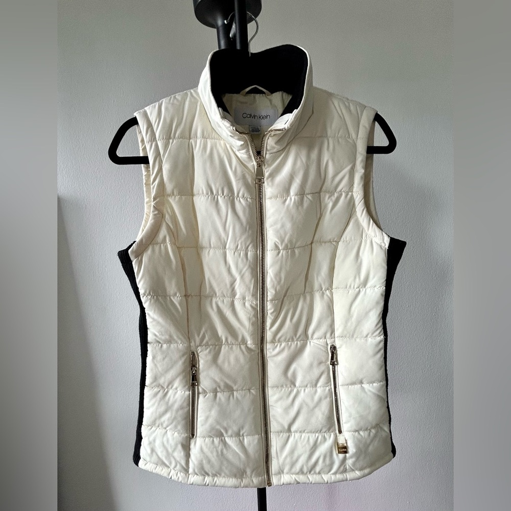 Calvin Klein Women’s Quilted Puffer Vest – Ivory & Black, Size XS